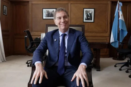 Santilli largó la campaña en la ola de una polémica santilli candidato